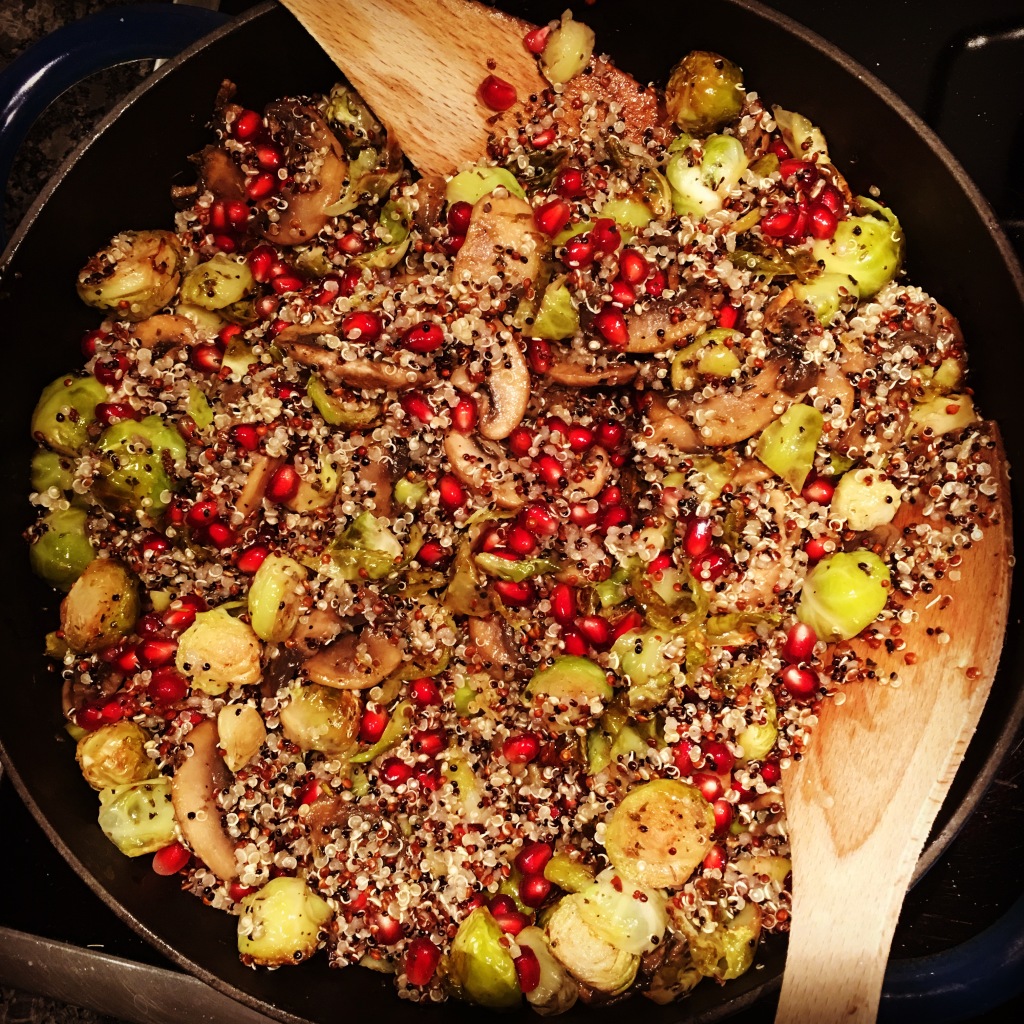 Gerösteter Rosenkohl mit Pilzen, Quinoa, und Granatapfel – arcimboldis ...